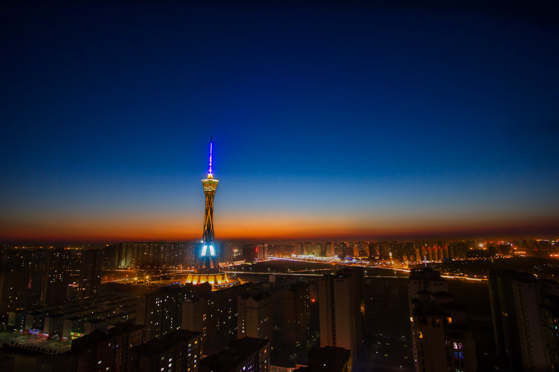 【胜负关键】赛场上的进攻策略与防守艺术对决,进攻策略和防守策略